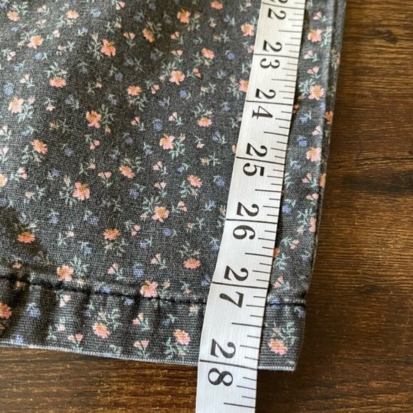 American Eagle high rise floral button fly cargo grey pink pants size 0 - Picture 10 of 11